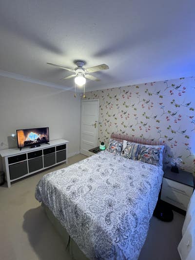 A lovely double room with cool flatmates& dogs Main Photo