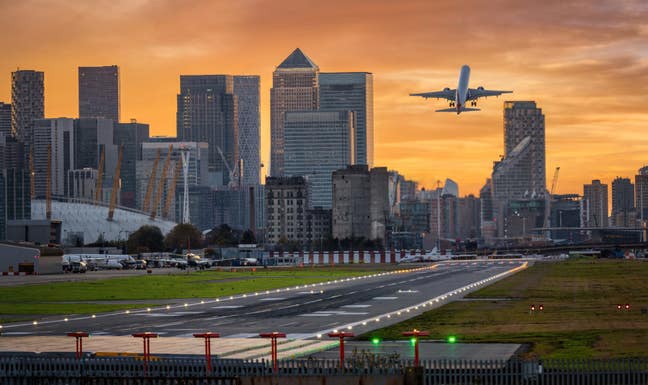 M/ Garden single room in London city Airport area. Main Photo