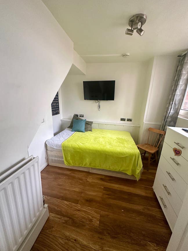 Nice double room available now Main Photo