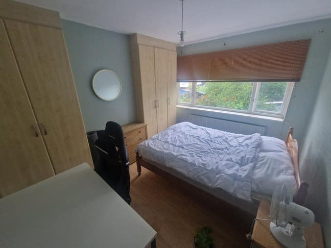 Large Double Room in friendly home Main Photo