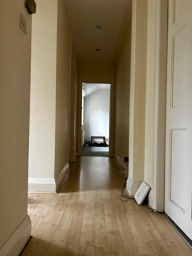 Massive Double Bedroom | Wall closet | Safe Area Main Photo