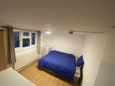 Ensuite Double  Room  Fully  Furnished  in  Hayes  Main Photo