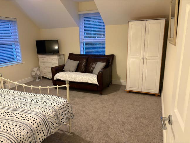 Large room in large house ballymena Main Photo