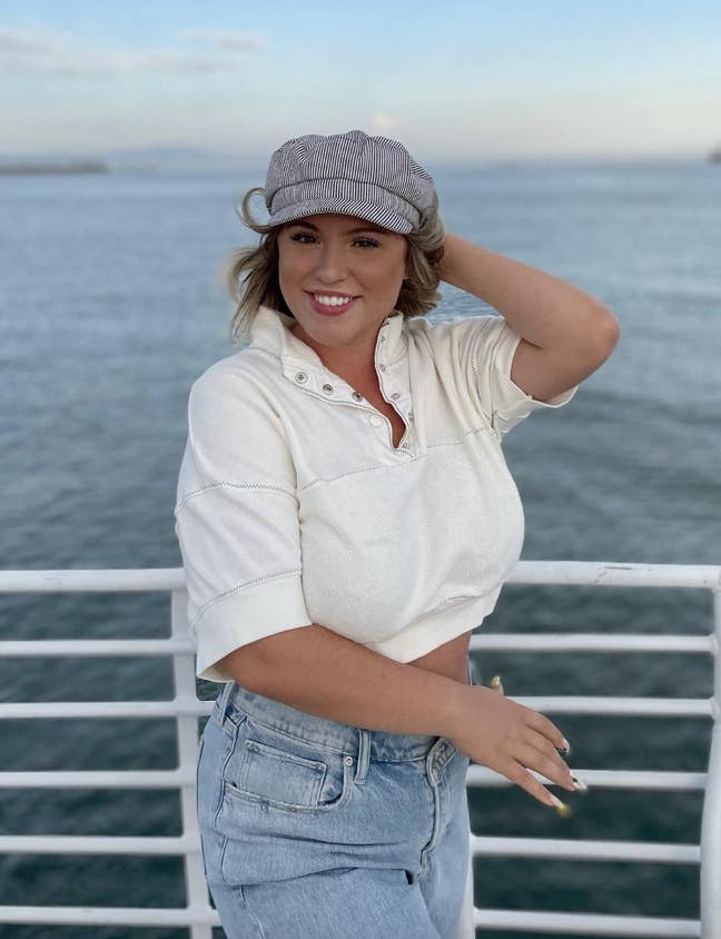 Remote Nonprofit Worker, 2 Cats, &pound;1,200 bills incl Main Photo