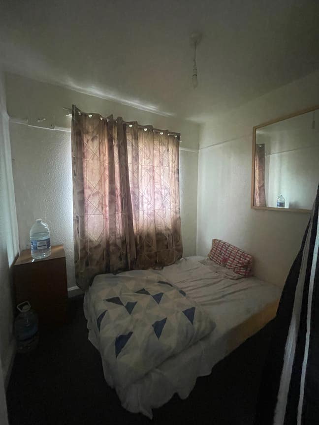 Bedroom in a Shared House Main Photo