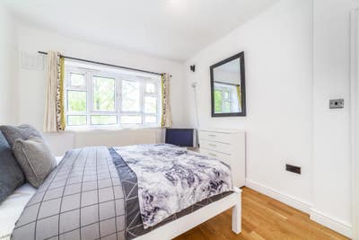 Double Bedroom – Couples Welcome  Main Photo