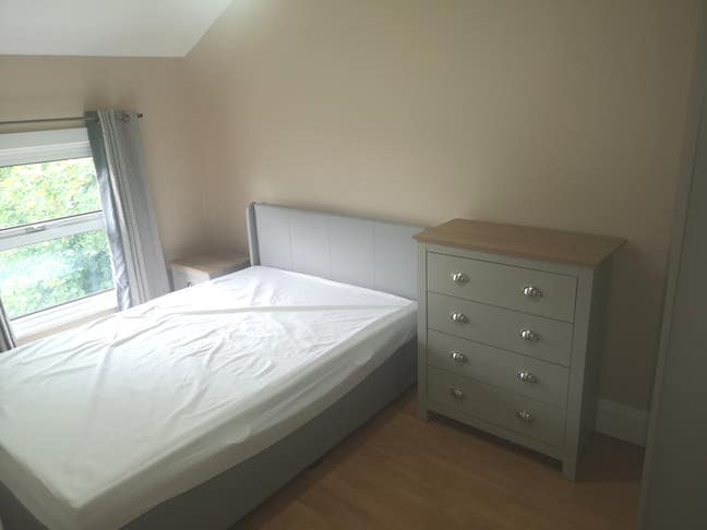 Furnished Double En-suite Room – Croydon Main Photo