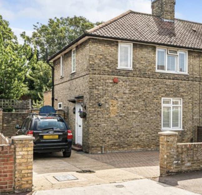 Beautiful house in White City with large garden Main Photo