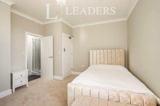 High Spec En-Suite Room to Rent in S6 Main Photo