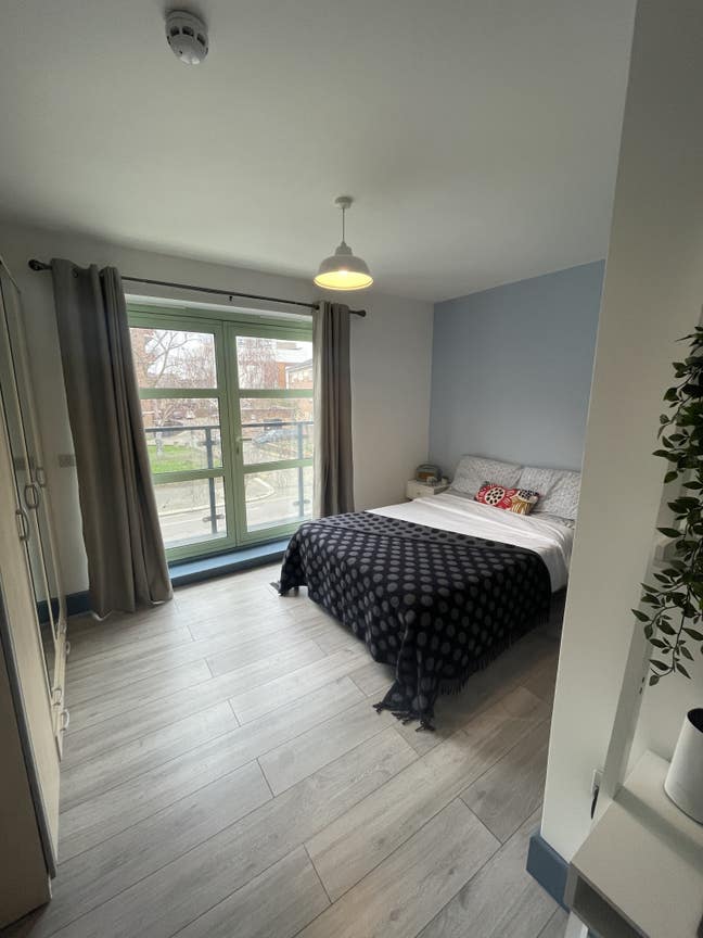 Spacious newly refurbished double bedrooms rooms Main Photo