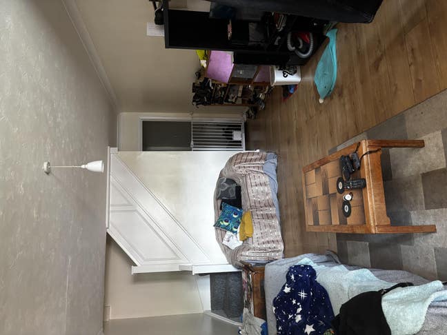 Double room in a 3 bed garden flat with parking Main Photo