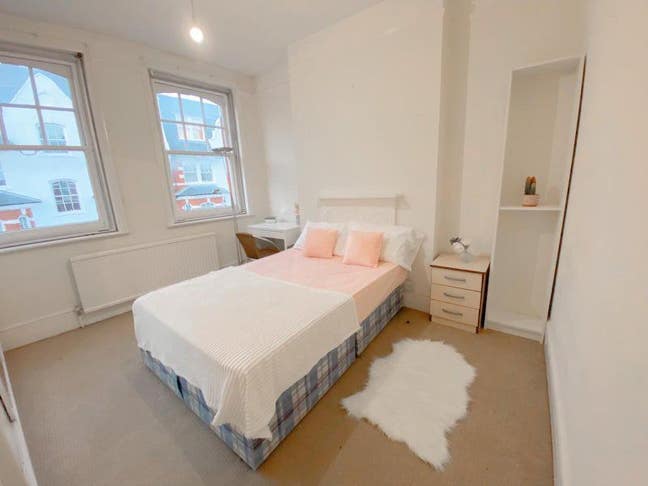 Amazing Double Room in St John's Wood Main Photo