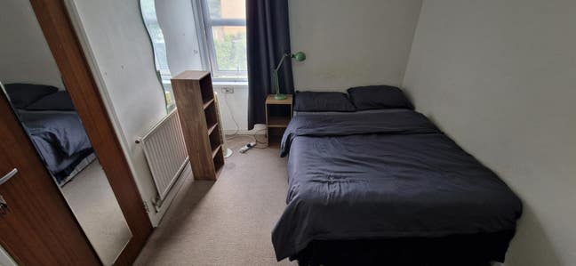 Double Room with desk - 4m walk from underground Main Photo