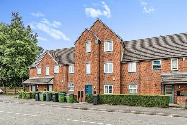 2 bed rooms in flat at Tipton - bills included Main Photo