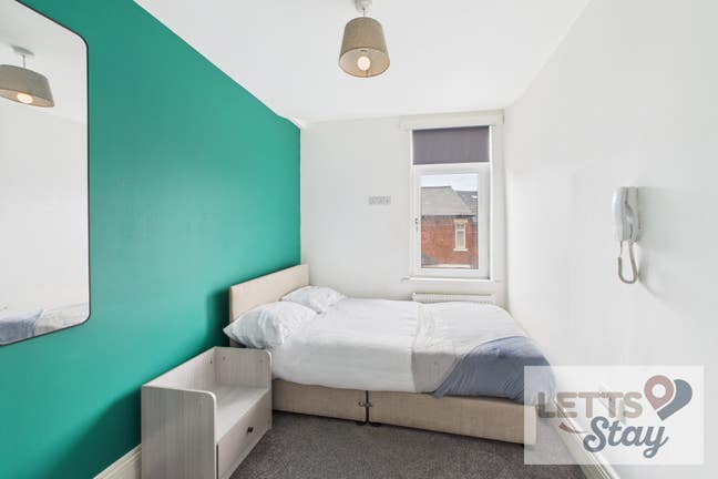 28 LINC Spacious Room - all bills included Main Photo