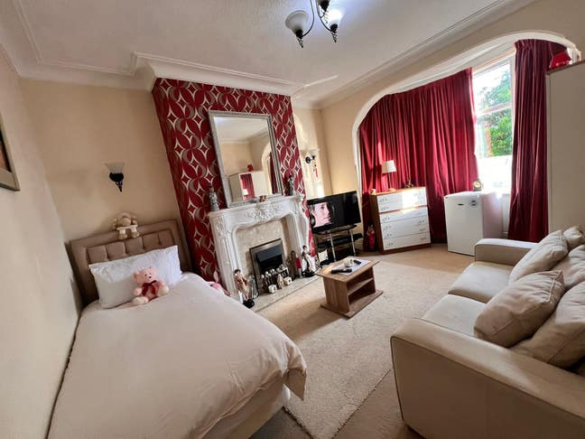 Room to LET nr VicHospital & FreeTrnsport Offered. Main Photo