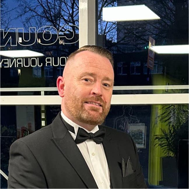 Professional Male seeks a single or double room Main Photo