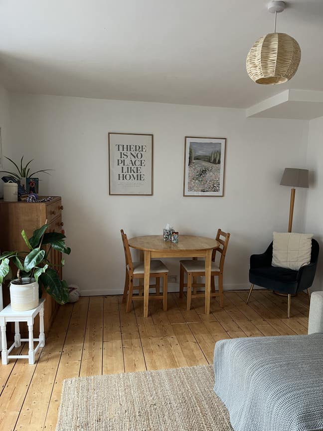 Double room on peaceful road Main Photo