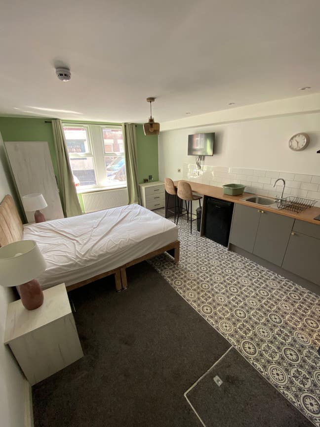 Luxury Studio  Rooms Availabe in Popular Location Main Photo