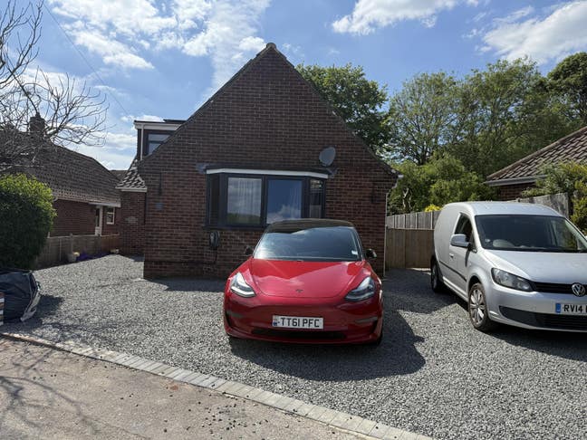 Room for rent in quiet cul-de-sac. Clanfield. Main Photo