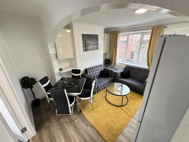 Beautiful House Share in HA8 – Furnished & Bright Main Photo