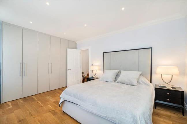 Master Bedroom Available for a Couple  Main Photo