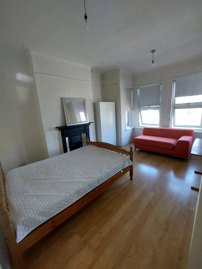 Massive room between Leyton and Leytonstone Main Photo