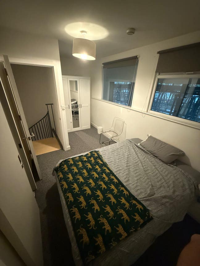 Upstairs En-Suite Double Bedroom in Duplex Apt Main Photo