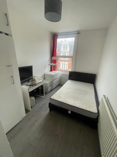 Double Rooms Available in Spacious House Share Main Photo