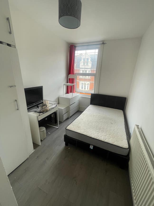 Double Rooms Available in Spacious House Share Main Photo