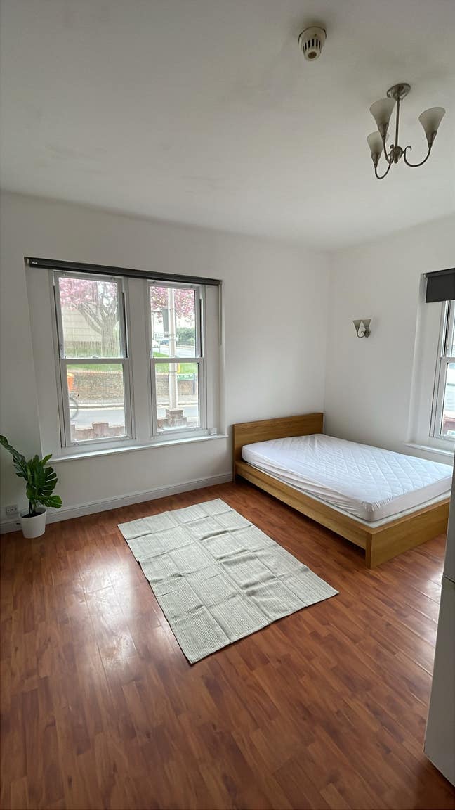Large Studio Flat – Central Reading Main Photo