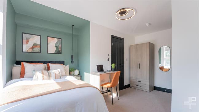 Six Modern Studio-Style Ensuite Double Rooms Main Photo