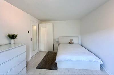 Spacious Double Room + Lounge, Wallington Home Main Photo