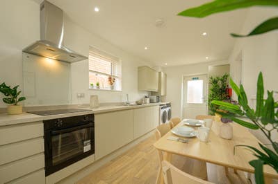 Marryat Road || NR3 Ensuite & Double Available Main Photo