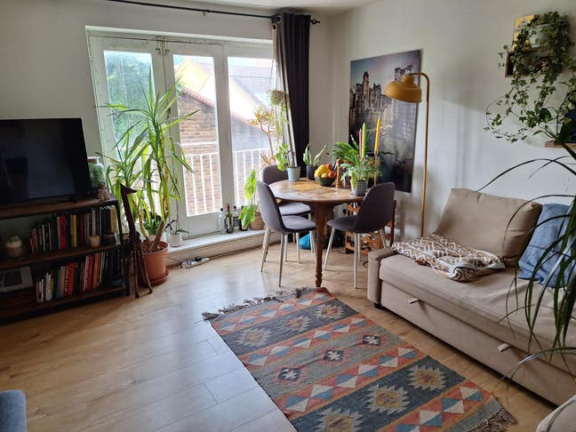 Room available in spacious flat, Liverpool Street  Main Photo