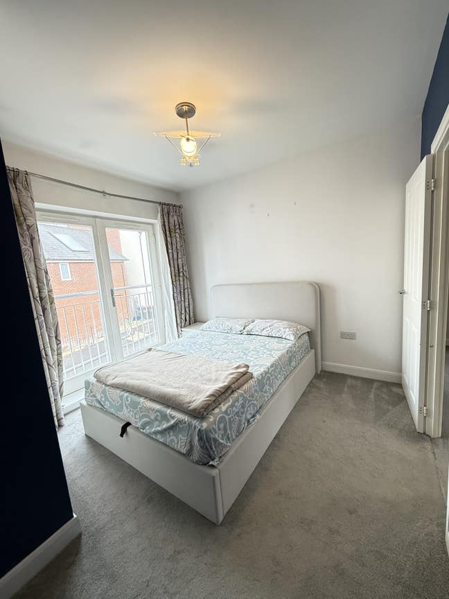 Double bedroom in Oxley Park,MK4 Main Photo