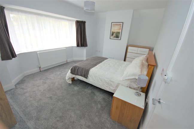 Large Exec. House 1 Large Double Room & 1 Ensuite Main Photo