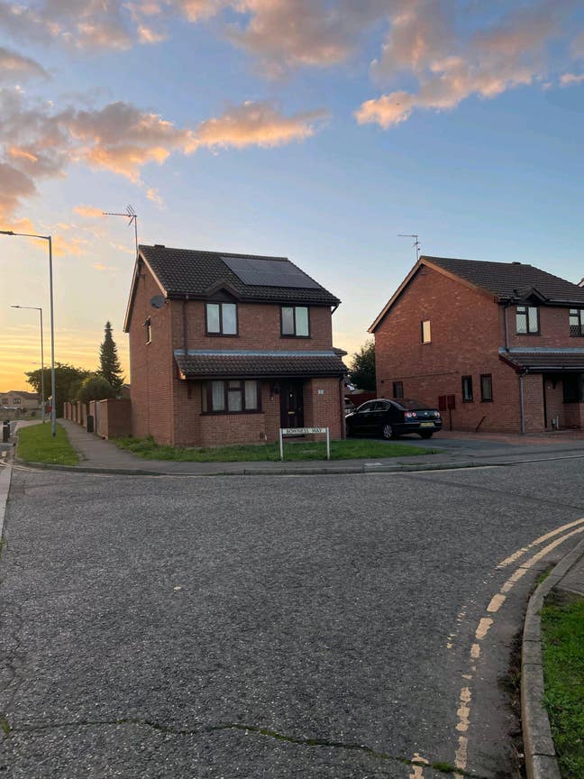 Large double room available Main Photo