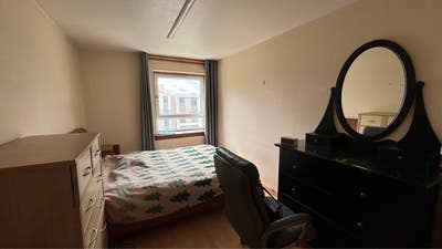 Bright Double Room Available near City Centre Main Photo