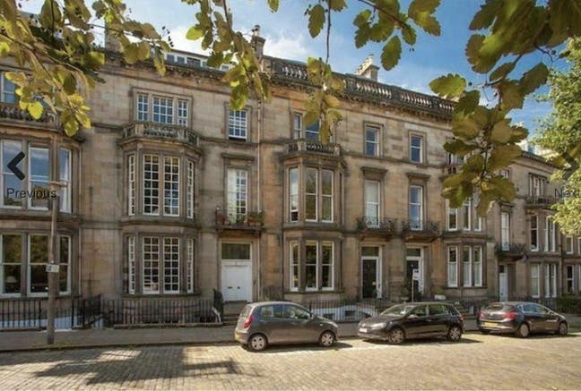 2 Beds available in a Flat in Dean Bridge Area  Main Photo