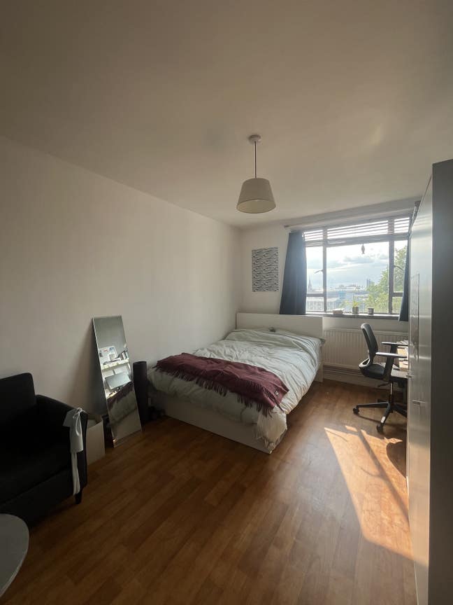 Spacious room 10 mins from Kings Cross and Angel Main Photo
