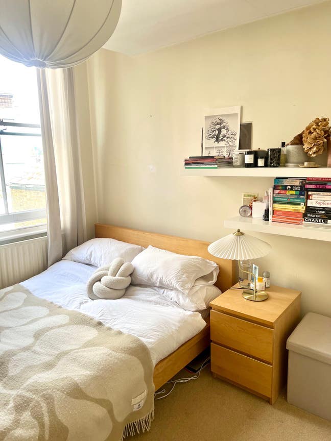 Bright double room near Clapham Common Main Photo