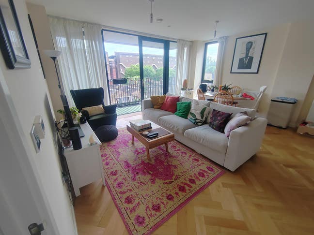 Short  term - Dbl bedroom - &pound;900 bills included Main Photo