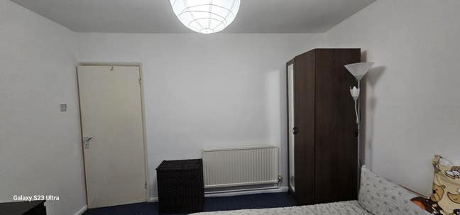 Double room to rent in N12 Main Photo