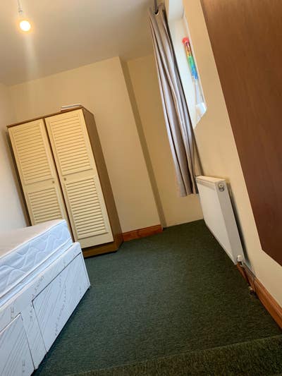 Room for rent  Main Photo