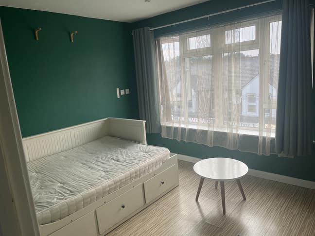 Double Room centre of Watford Main Photo
