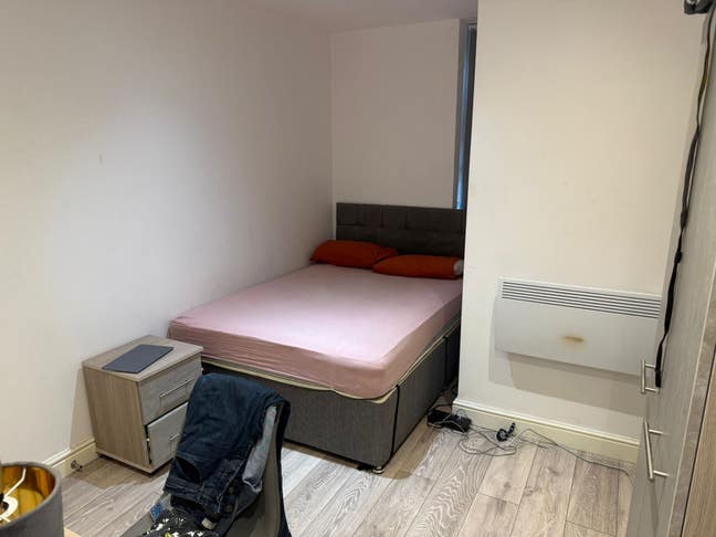 Ensuite room available  Main Photo