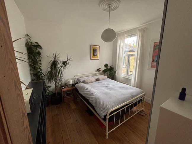 Double Furnished Bedroom Available  Main Photo