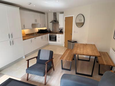 Large Double Room In Modern 2 Bed Flat Main Photo