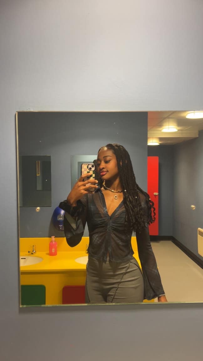 Hi, friendly professional female, looking to ... Main Photo